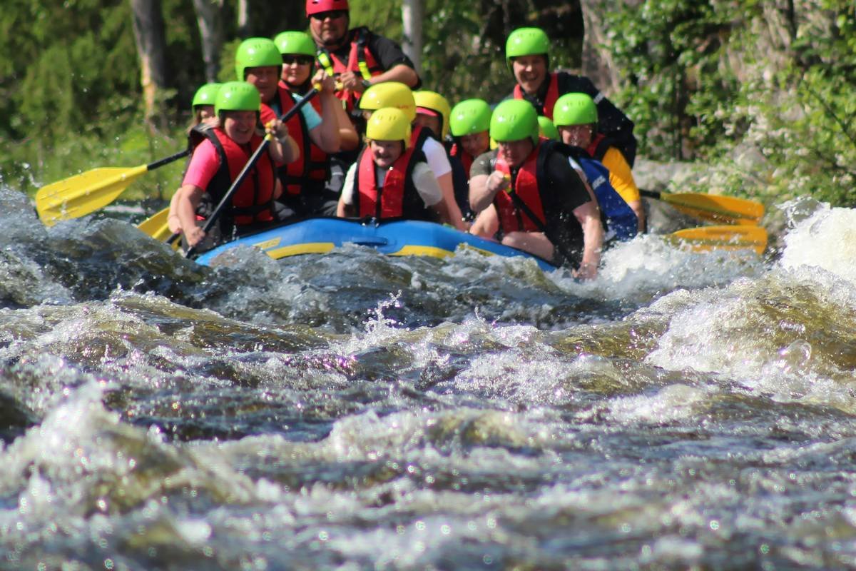 Infographic showing 72% of kayakers wrongly believe their travel insurance covers rented kayaks, but only 18% actually do - source: British Canoeing Association 2023