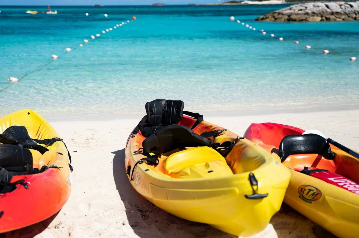 Infographic showing hidden fees in kayak rentals: base rate vs. added costs for PFD, insurance, dry bag, shuttle, etc.