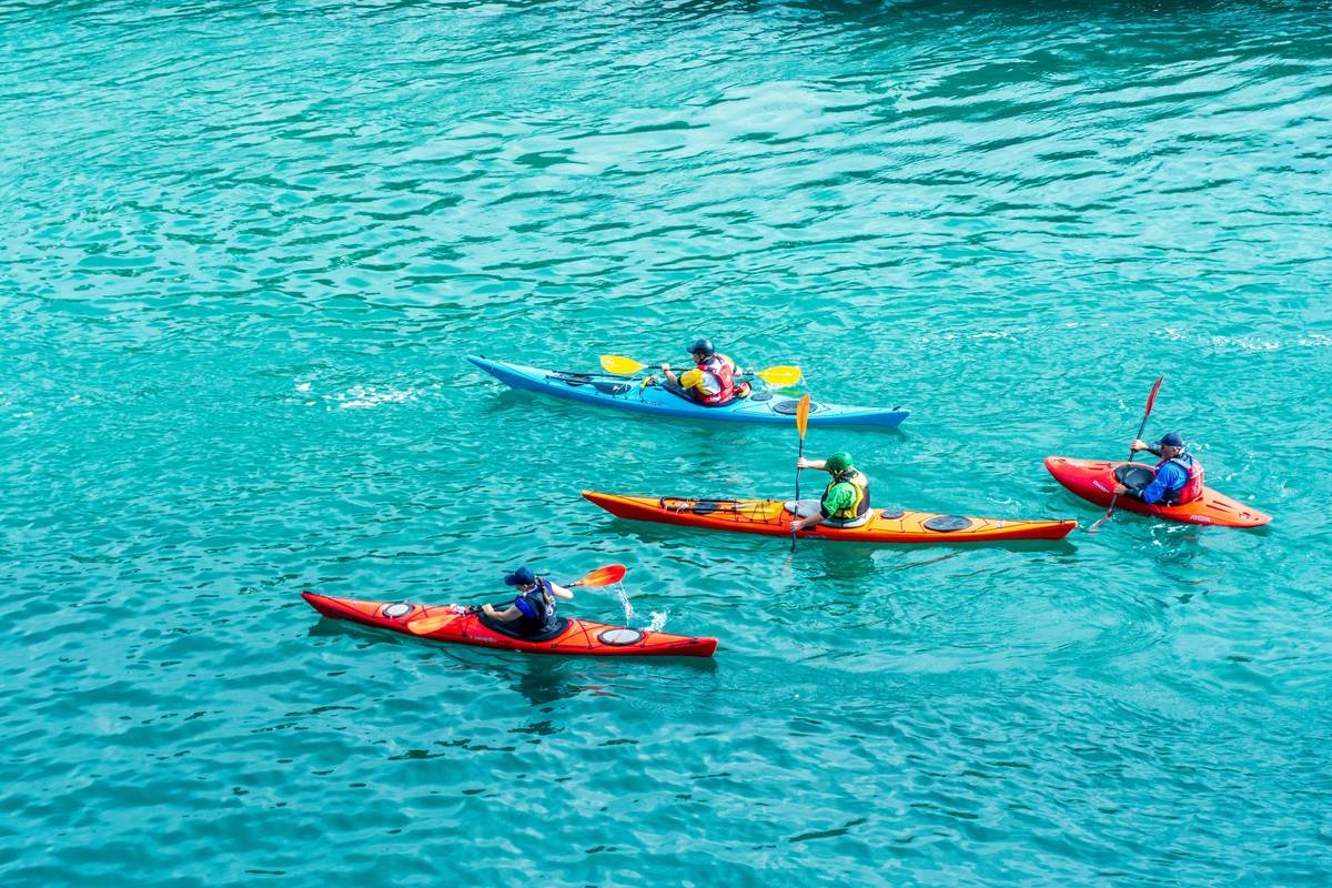 Bar chart showing 68% of kayak rental damage claims exceed $400, based on 2023 industry survey of 120 US rental operators
