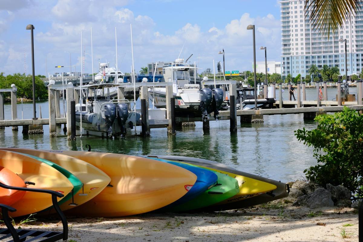 Infographic showing statistics on kayak rental incidents, insurance gaps, and average claim costs in U.S. lakes 2022-2023