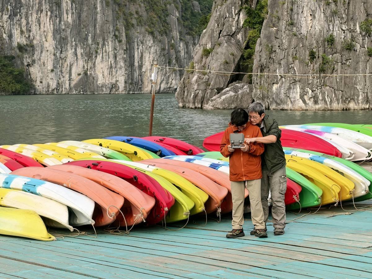 Infographic showing what kayak rental liability insurance covers vs. exclusions: covered = third-party injury, dock damage, swimmer collisions; excluded = self-injury, stolen kayak, mechanical failure