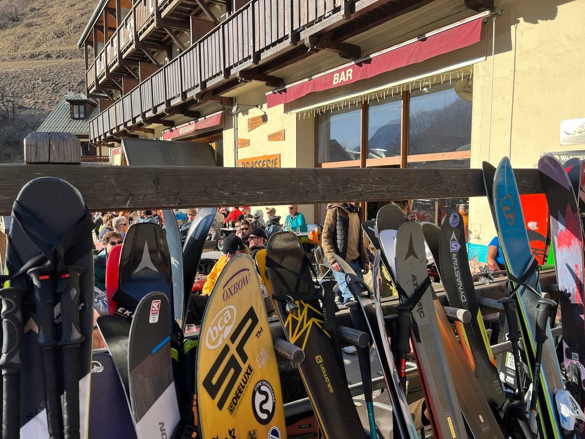 Infographic showing REI kayak rental costs with and without Damage Waiver, including average damage fees for common incidents like hull scratches or lost paddles