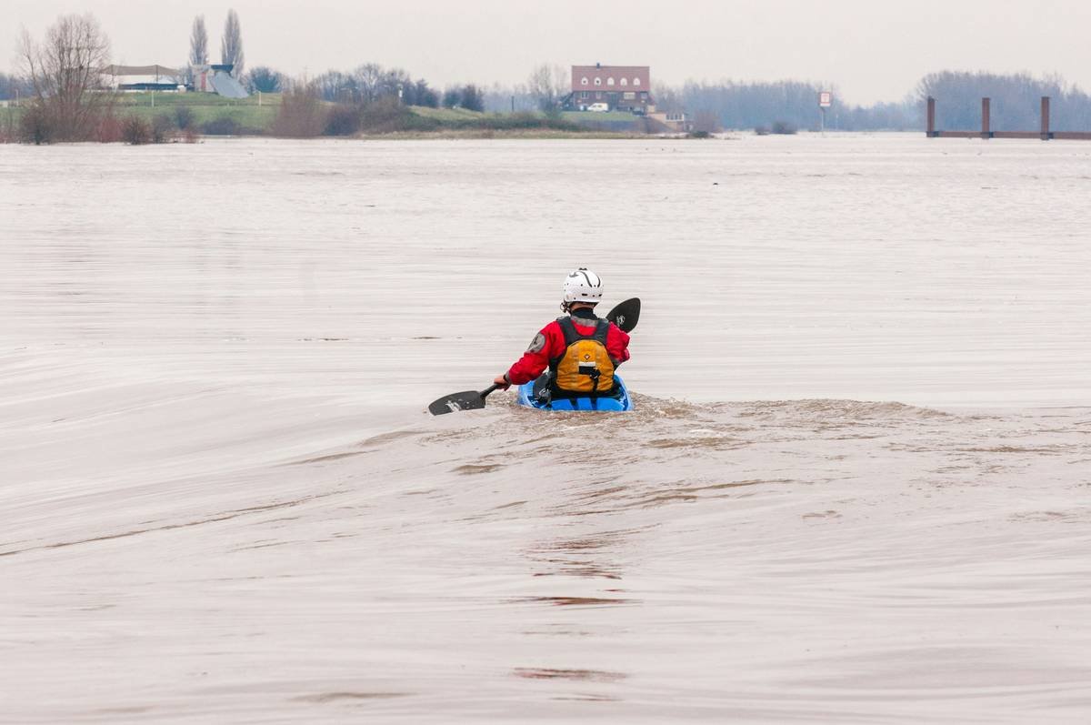 What Happens in an Accident Without Insurance While Renting a Kayak?